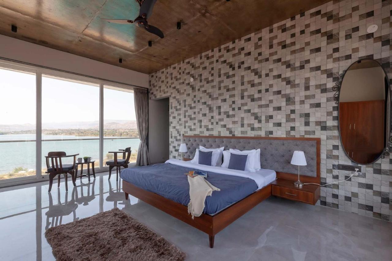 Stayvista's Bellisimo Panorama: Lakeside Retreat with Infinity Pool Nashik Exterior photo
