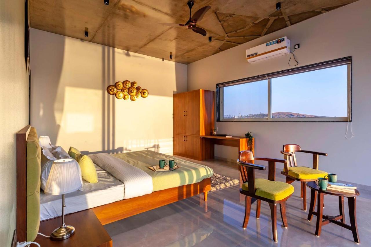 Stayvista's Bellisimo Panorama: Lakeside Retreat with Infinity Pool Nashik Exterior photo