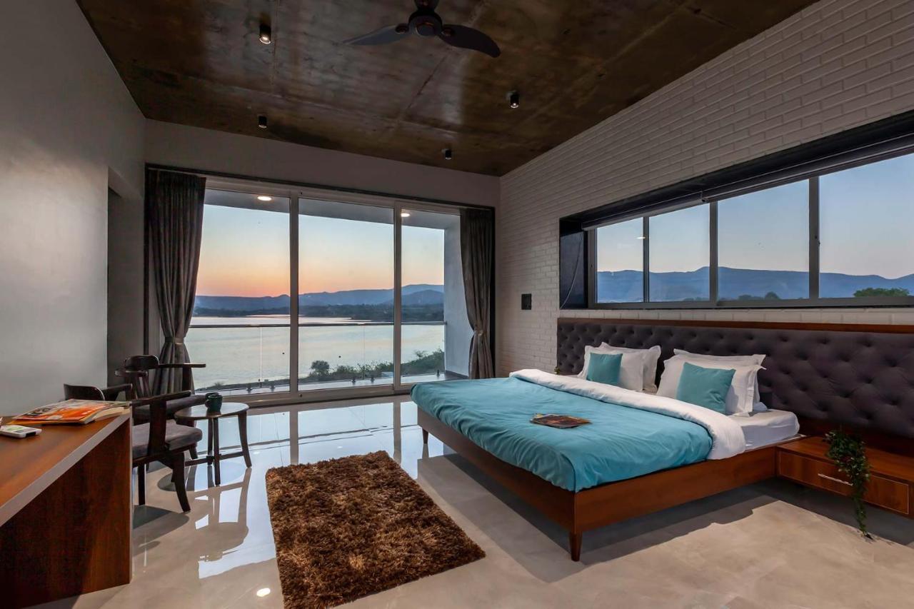 Stayvista's Bellisimo Panorama: Lakeside Retreat with Infinity Pool Nashik Exterior photo