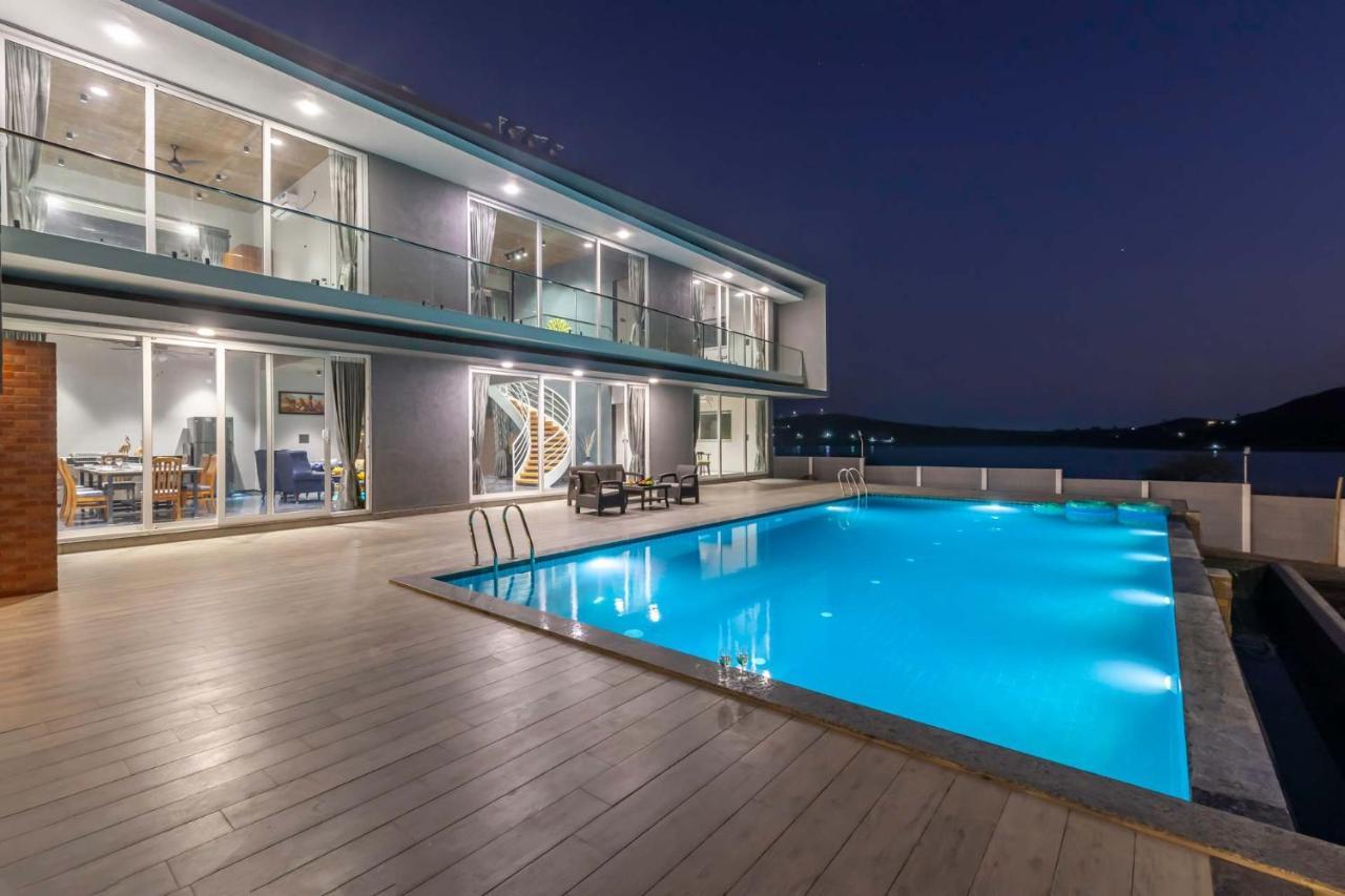 Stayvista's Bellisimo Panorama: Lakeside Retreat with Infinity Pool Nashik Exterior photo